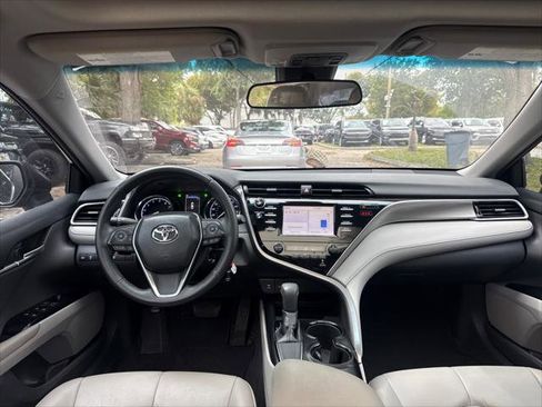 Used 2018 Toyota Camry SE w/ Moonroof Package image 24