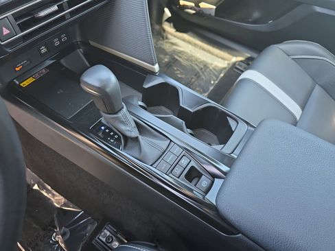 Used 2025 Toyota Camry SE w/ Convenience Package FWD image 25