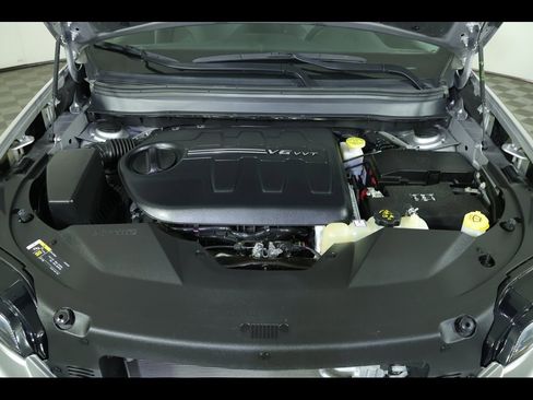 Used 2022 Jeep Cherokee Latitude Lux w/ Sun & Sound Group image 16