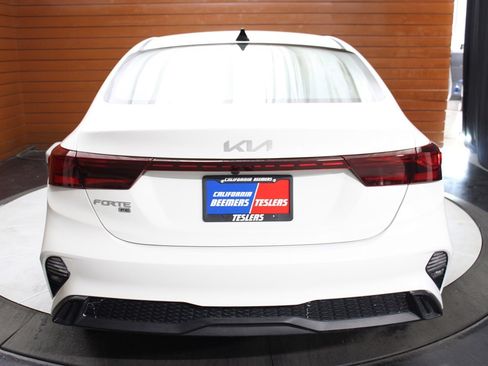 Used 2023 Kia Forte LX image 3