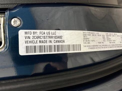 Used 2024 Chrysler Pacifica Select image 31