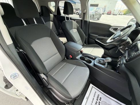 Used 2025 Kia Soul LX w/ LX Technology Package FWD image 29