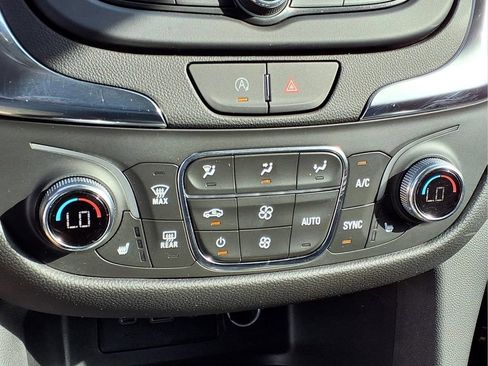 Used 2024 Chevrolet Equinox LT FWD image 12