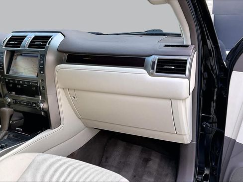 Used 2014 Lexus GX 460 w/ Premium Package AWD/4WD image 16