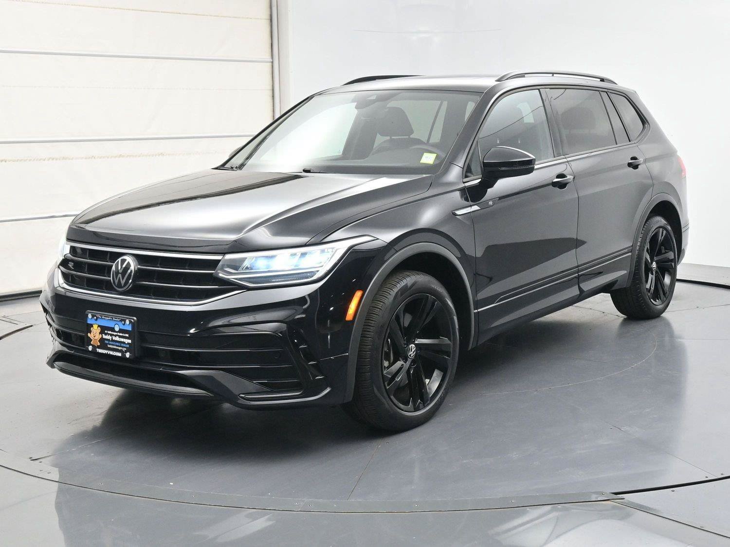 Used 2023 Volkswagen Tiguan SE R-Line AWD/4WD image 1