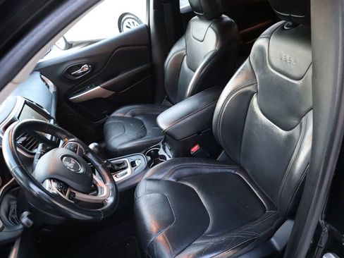 Used 2018 Jeep Cherokee Limited image 23