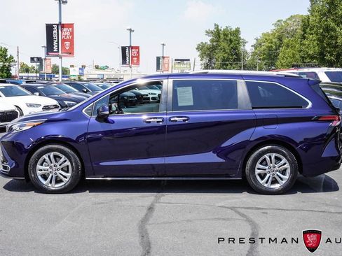 Used 2023 Toyota Sienna Platinum AWD/4WD image 10