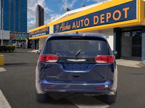 Used 2020 Chrysler Voyager LX FWD image 4