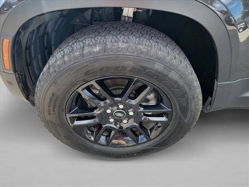 Used 2023 Land Rover Defender 90 S image 9