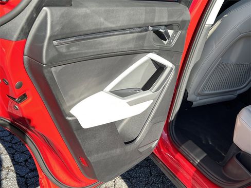 Used 2020 Audi Q3 2.0T Premium Plus image 18