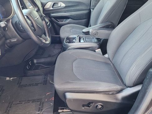 Used 2020 Chrysler Pacifica Touring w/ S Appearance Package image 25