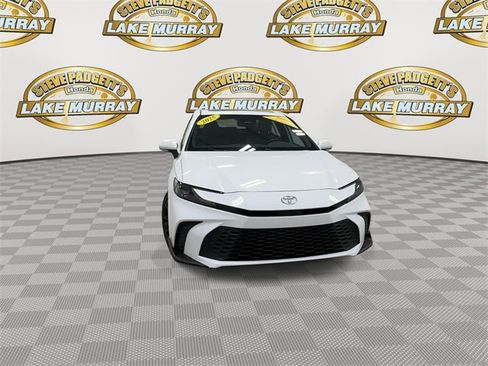 Used 2025 Toyota Camry SE image 6