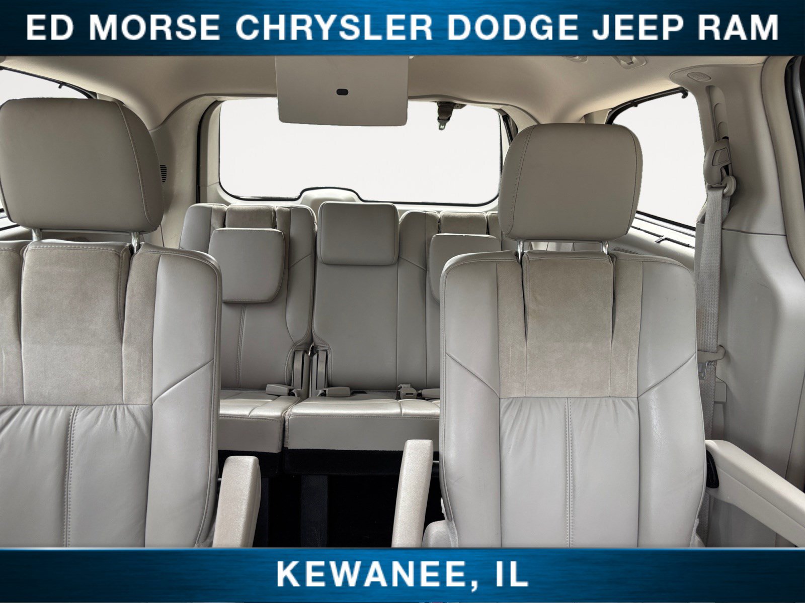 Used 2016 Chrysler Town & Country Limited Platinum FWD image 13
