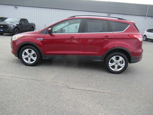 Used 2016 Ford Escape SE w/ Equipment Group 201A FWD image 8