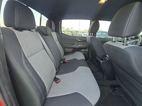 Used 2022 Toyota Tacoma TRD Sport image 18