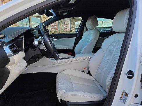 Used 2025 Genesis G70 2.5T image 9