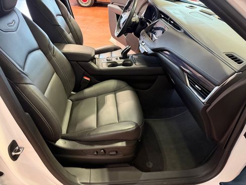 Used 2023 Cadillac XT4 Luxury w/ Cold Weather Package AWD/4WD image 24