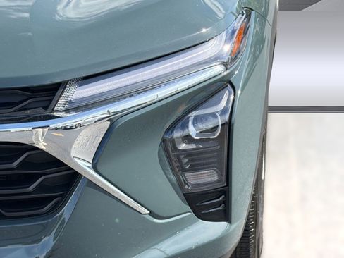 Used 2025 Chevrolet Trax LT image 10