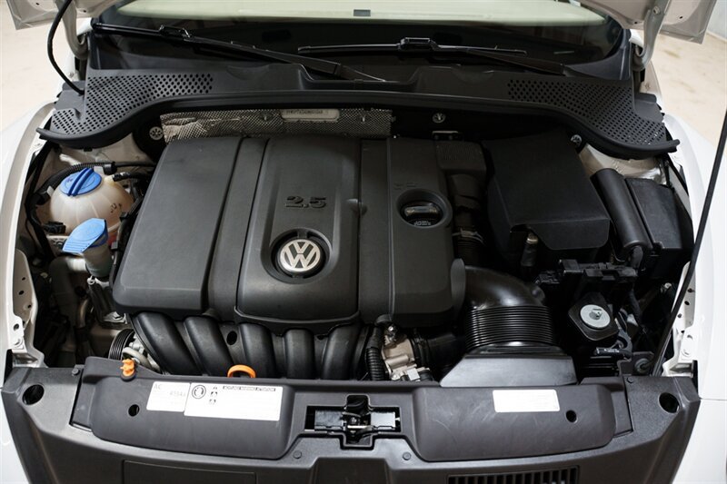 Used 2013 Volkswagen Beetle 2.5 FWD image 3
