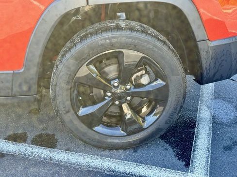 Used 2021 Jeep Cherokee Latitude Plus image 31