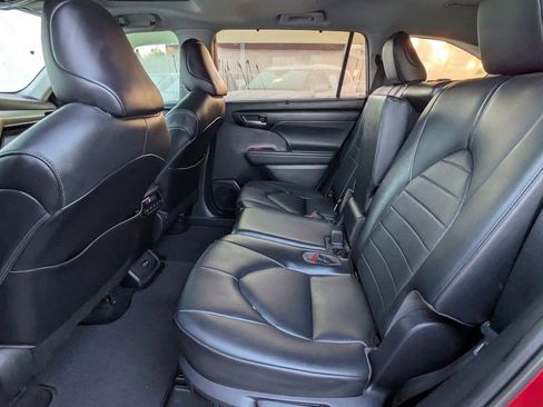 Certified 2021 Toyota Highlander XLE image 15