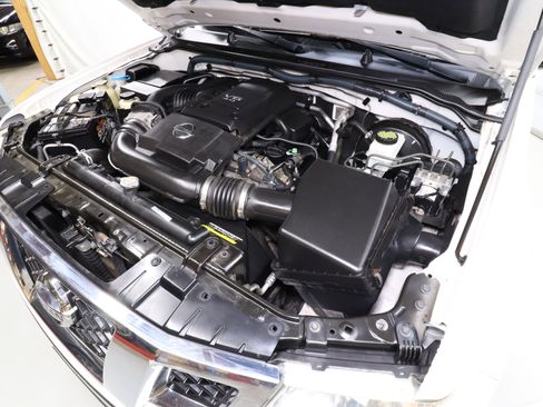 Used 2011 Nissan Frontier SL image 30