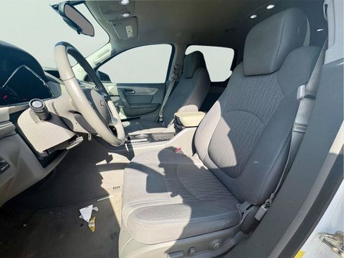 Used 2017 Chevrolet Traverse LT FWD image 12