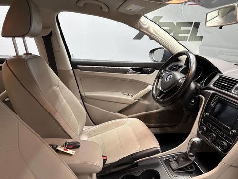 Used 2017 Volkswagen Passat 1.8T R-Line image 65