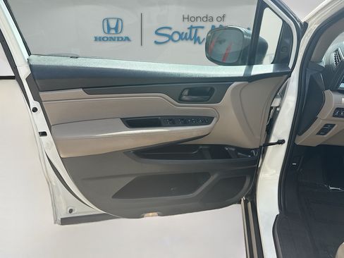 Certified 2018 Honda Odyssey EX image 19