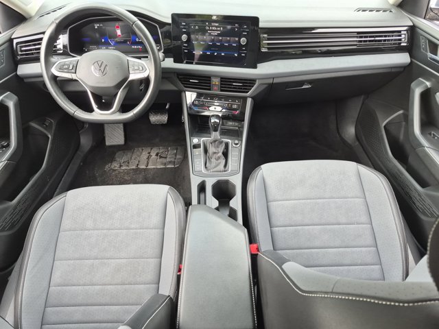 Used 2025 Volkswagen Jetta SE FWD image 25