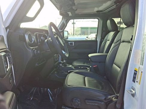 Used 2023 Jeep Wrangler Sahara image 13