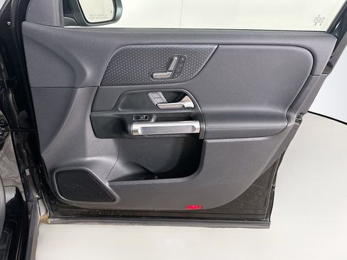 Used 2024 Mercedes-Benz EQB 250+ image 33