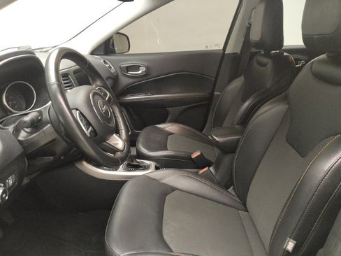 Used 2019 Jeep Compass Latitude w/ Cold Weather Group AWD/4WD image 17