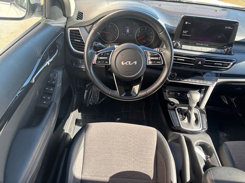 Used 2022 Kia Seltos S image 2