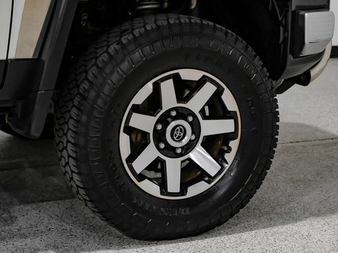 Used 2014 Toyota FJ Cruiser 4WD w/ Upgrade Package image 54