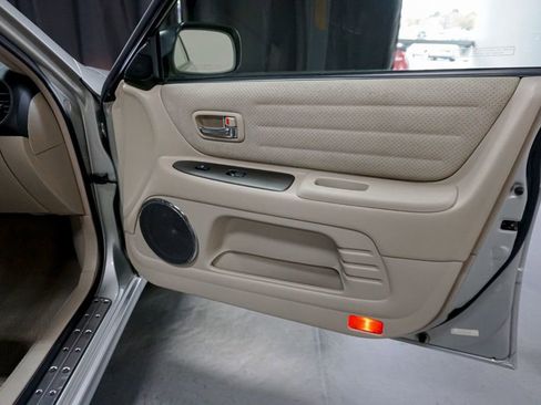 Used 2002 Lexus IS 300 image 37