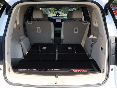 Certified 2023 GMC Acadia Denali w/ Denali Ultimate Package FWD image 28