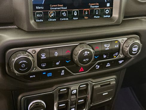 Used 2022 Jeep Wrangler Unlimited Sahara w/ Cold Weather Group AWD/4WD image 24