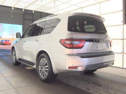 Used 2024 Nissan Armada SL w/ Captain's Chairs Package image 5