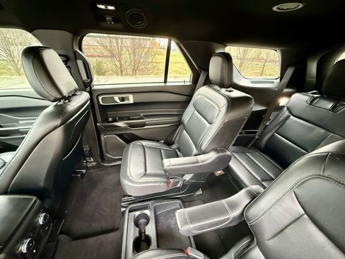 Used 2020 Ford Explorer XLT w/ Equipment Group 202A image 32