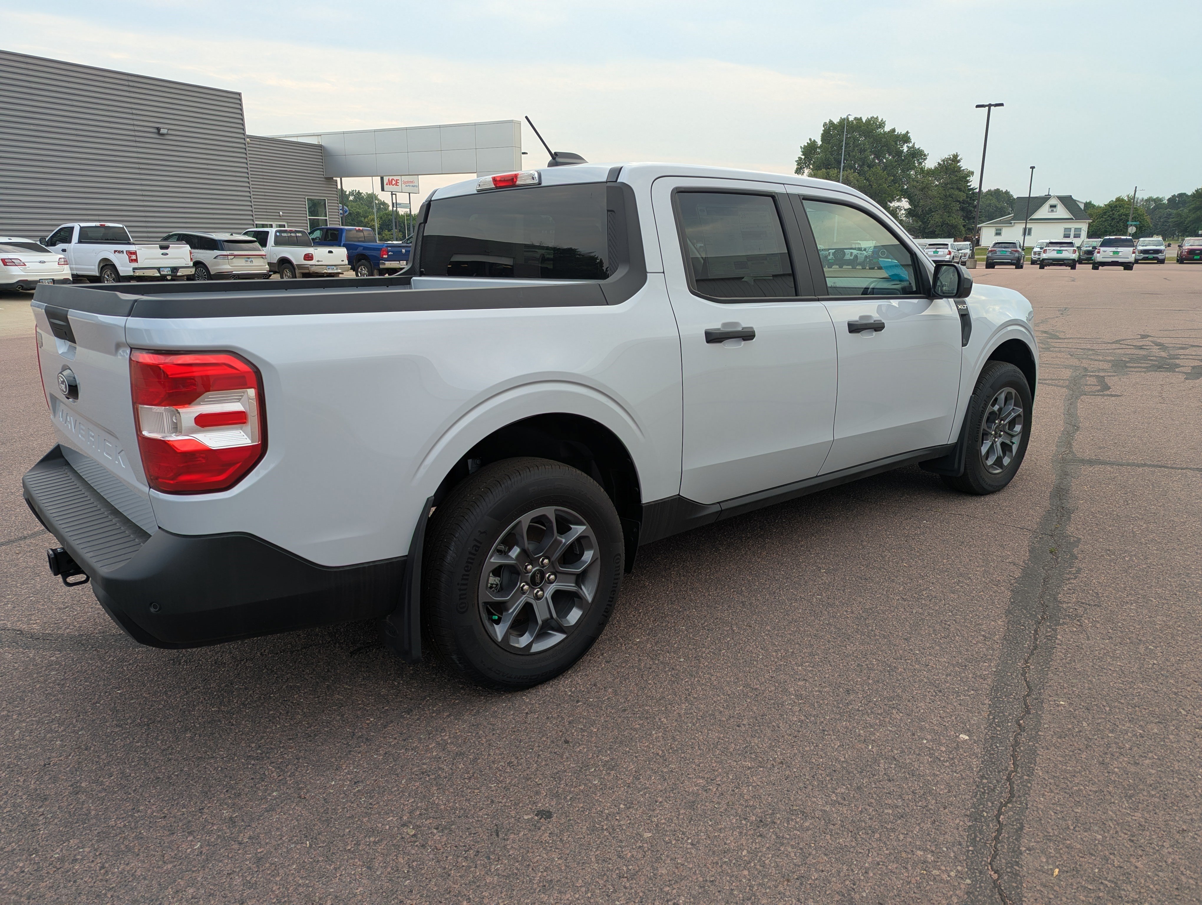 New 2025 Ford Maverick XLT w/ XLT Luxury Package FWD image 5
