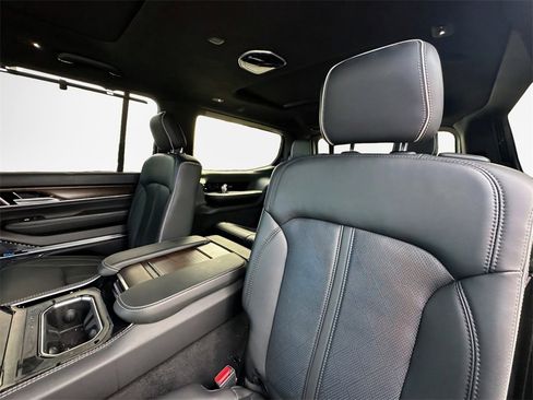 Used 2022 Jeep Grand Wagoneer Series II w/ Convenience Group III image 20