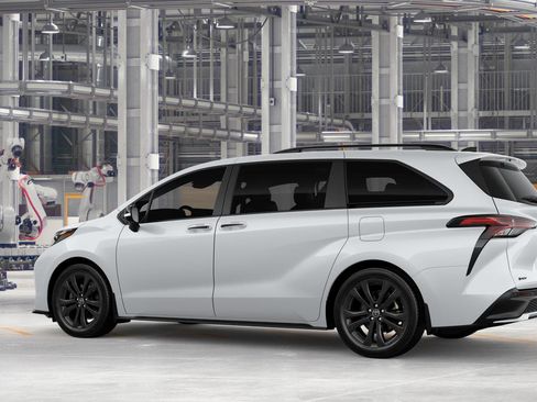 New 2026 Toyota Sienna XSE FWD image 4