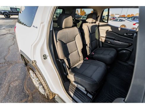 Used 2023 GMC Acadia SLE w/ Driver Convenience Package image 25