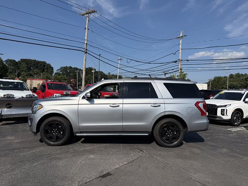 Used 2021 Ford Expedition XLT AWD/4WD image 4