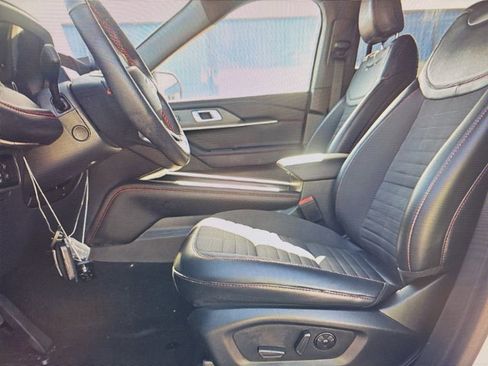 Used 2025 Ford Explorer ST-Line w/ Premium Package RWD image 4