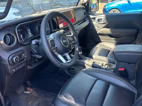 Used 2024 Jeep Wrangler Unlimited Sahara AWD/4WD image 3