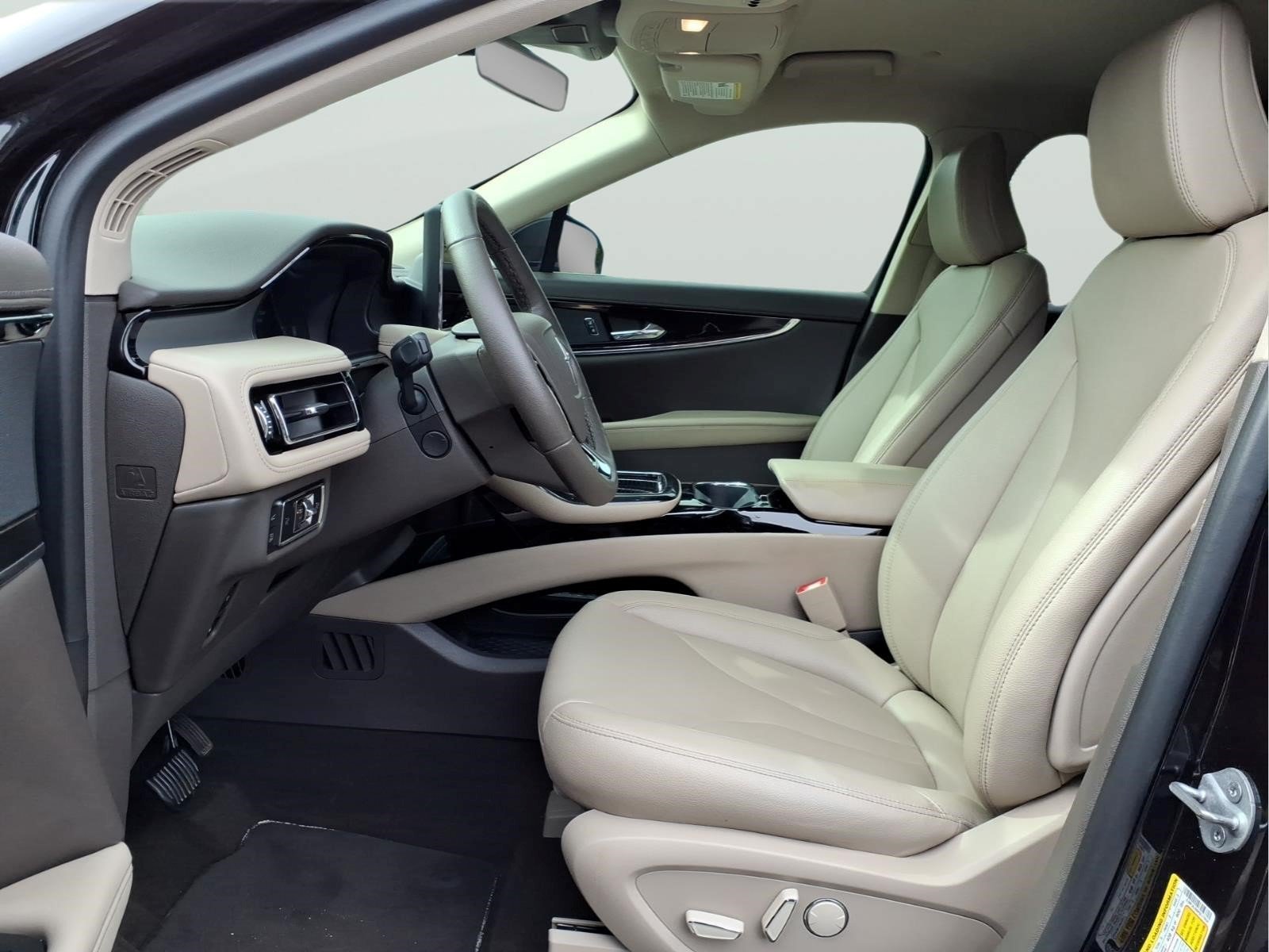 Used 2023 Lincoln Nautilus FWD w/ Premium Package image 16