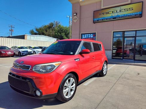 Used 2016 Kia Soul + FWD image 8