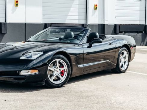 Used 2001 Chevrolet Corvette Convertible w/ Preferred Equipment Group2 RWD image 36
